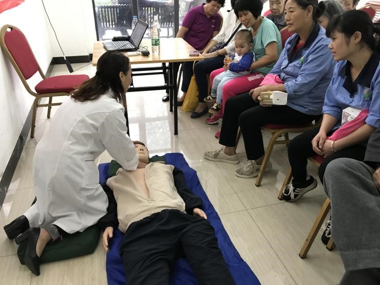 健康教育進社區(qū)，組織群眾學急救